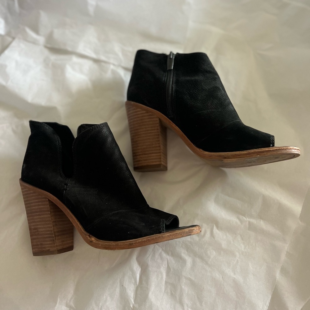 Vince Camuto Katleen Black Suede Open Toe Ankle Bootie Sz 7.5M/EU 37.5 Peep Toe